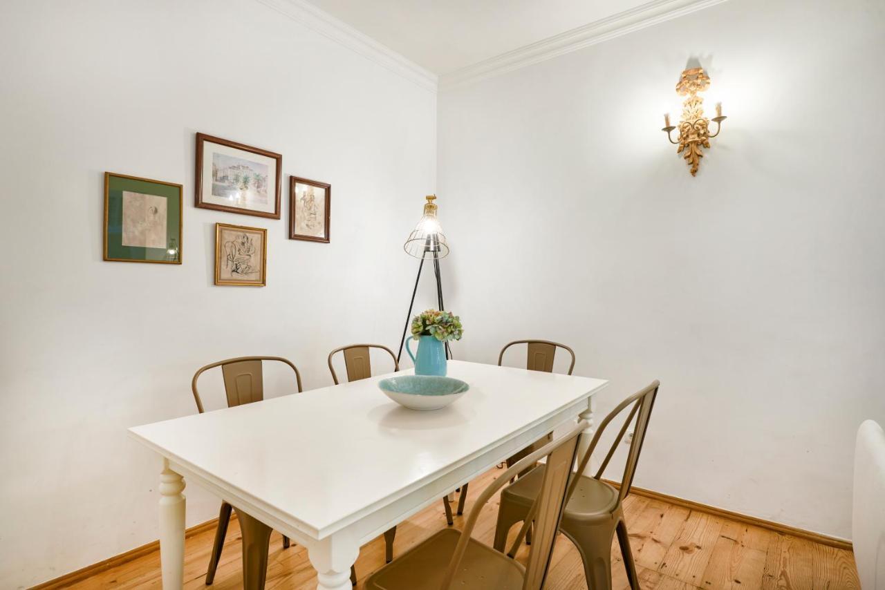 Spacious Bairro Alto Apartment With Courtyard, By Timecooler Lisboa Eksteriør bilde